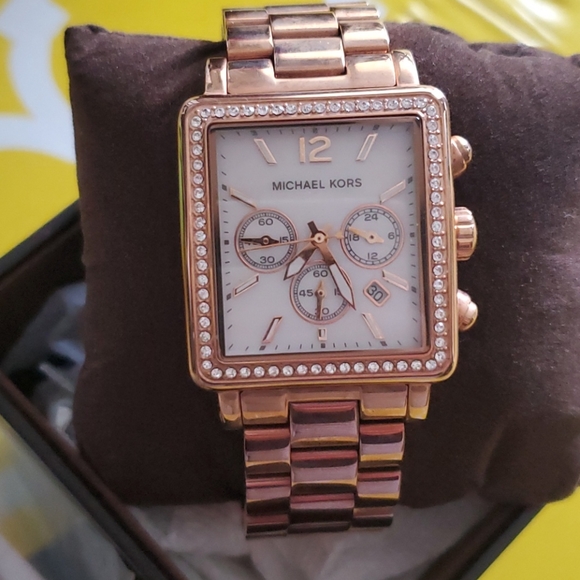 Muchael Kors watch - Picture 2 of 2